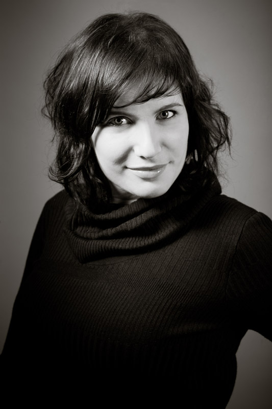 s20110326165513 beautiful woman bespoke portrait shoot